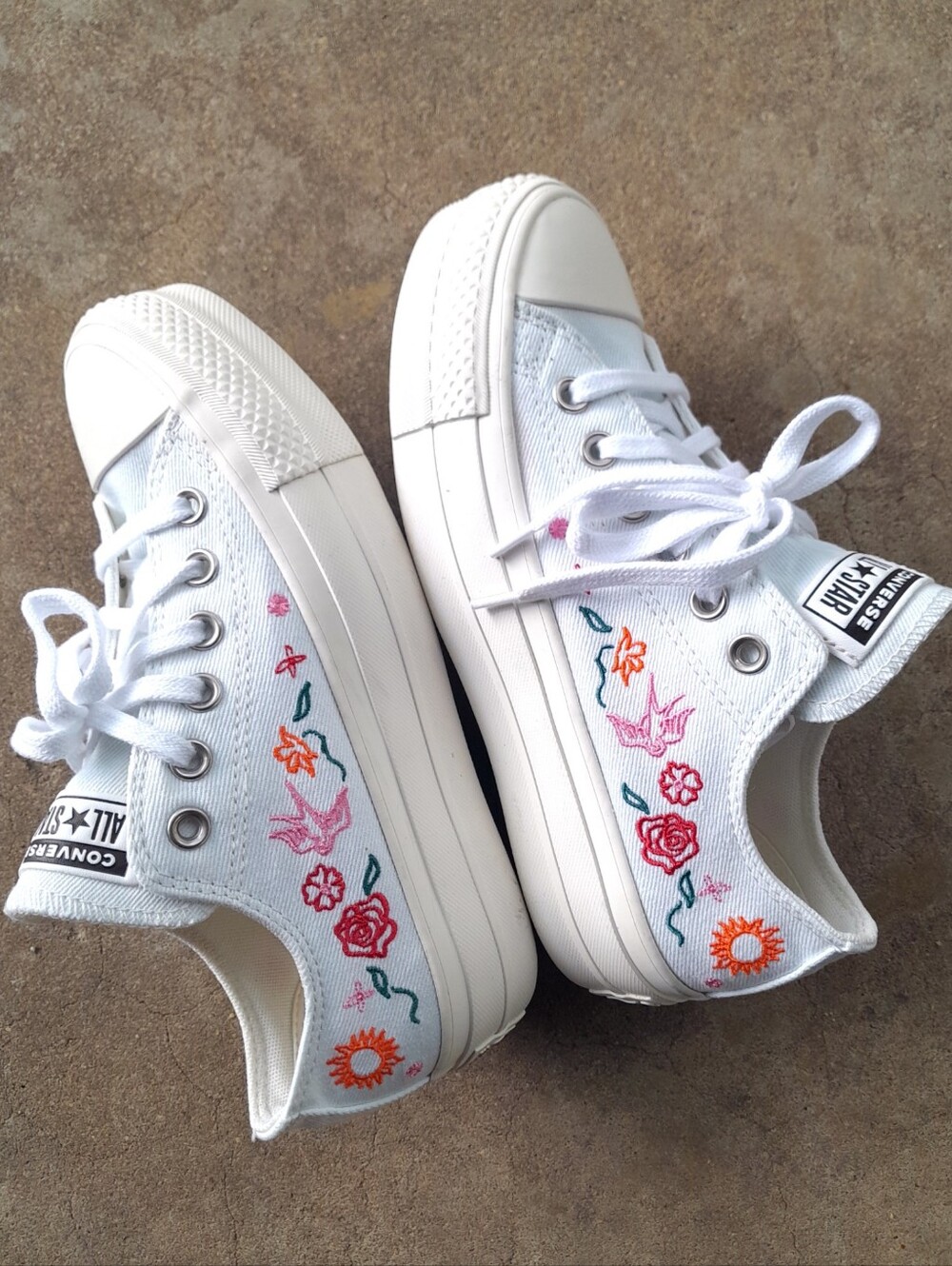 Converse platform sneakers white w/multi color embroidery women's 6.5